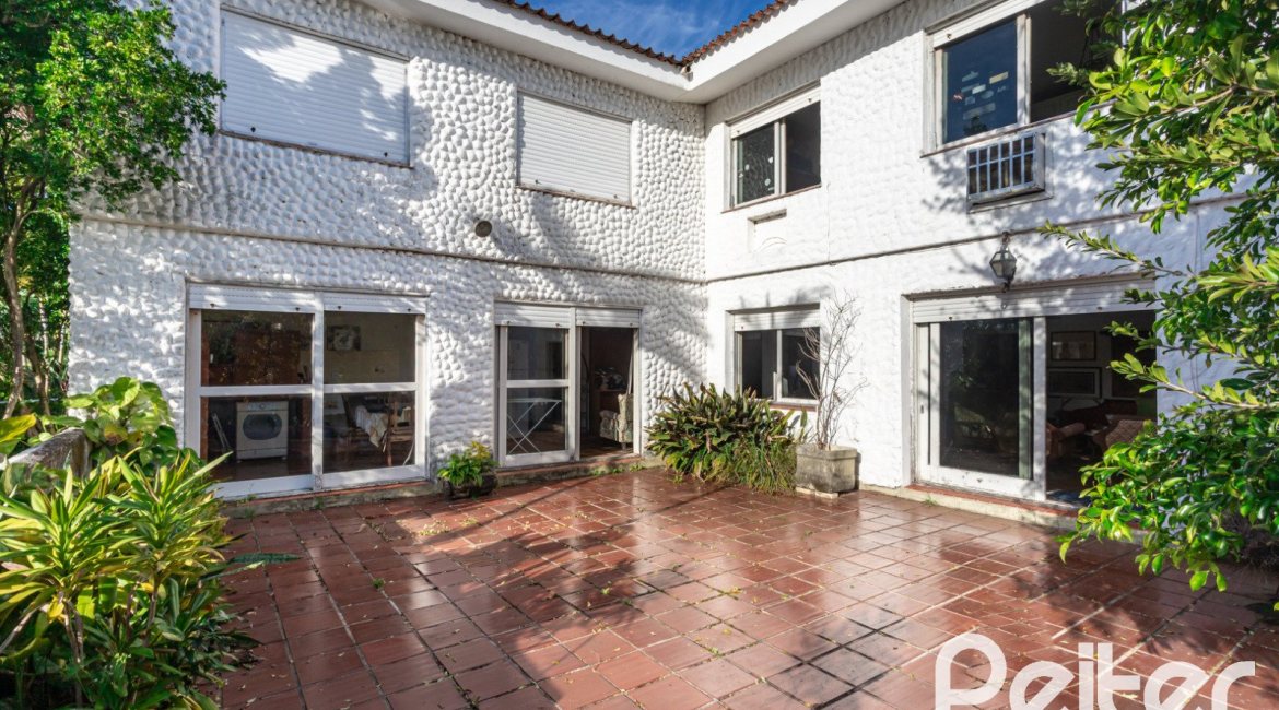 Casa em Condomínio à venda com 323m², 5 dormitórios, 1 suíte, 4 vagas, no bairro Tristeza em Porto Alegre