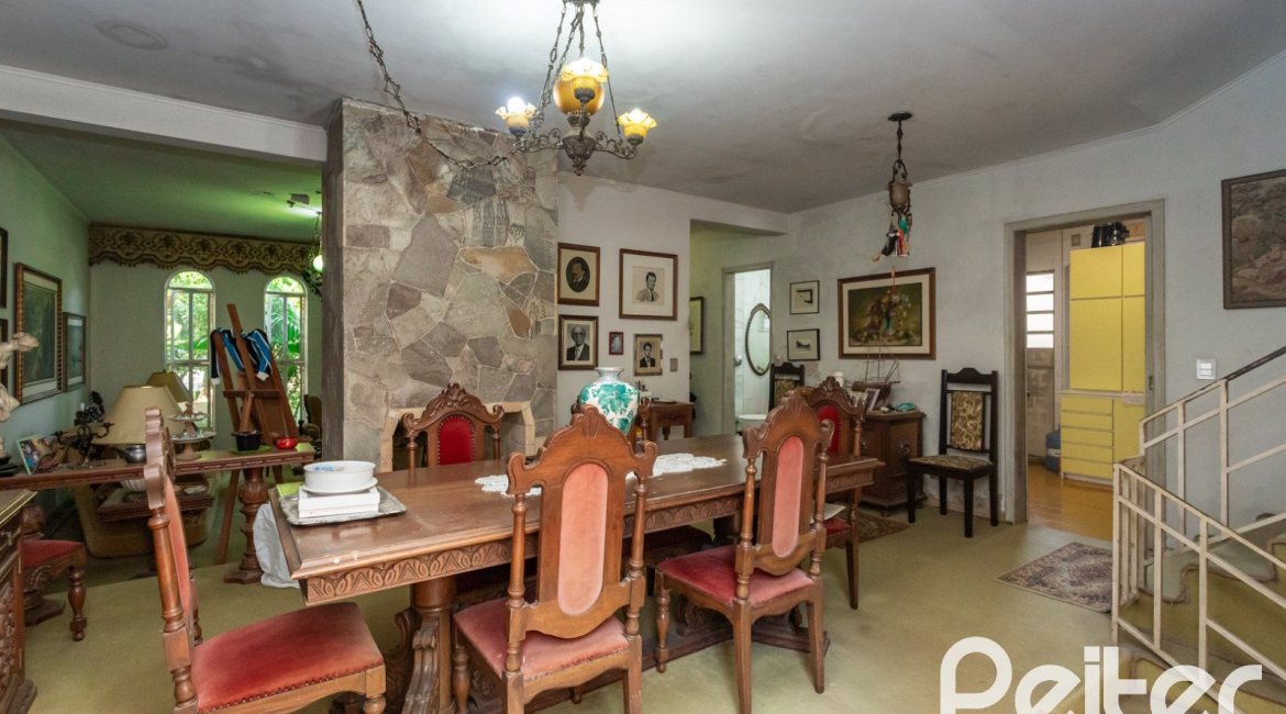 Casa em Condomínio à venda com 323m², 5 dormitórios, 1 suíte, 4 vagas, no bairro Tristeza em Porto Alegre