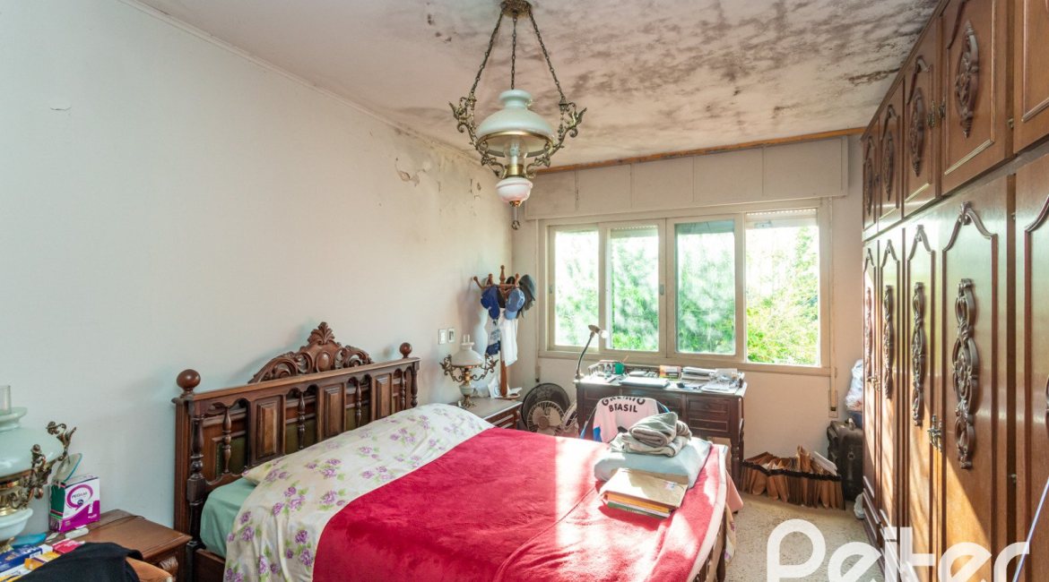 Casa em Condomínio à venda com 323m², 5 dormitórios, 1 suíte, 4 vagas, no bairro Tristeza em Porto Alegre