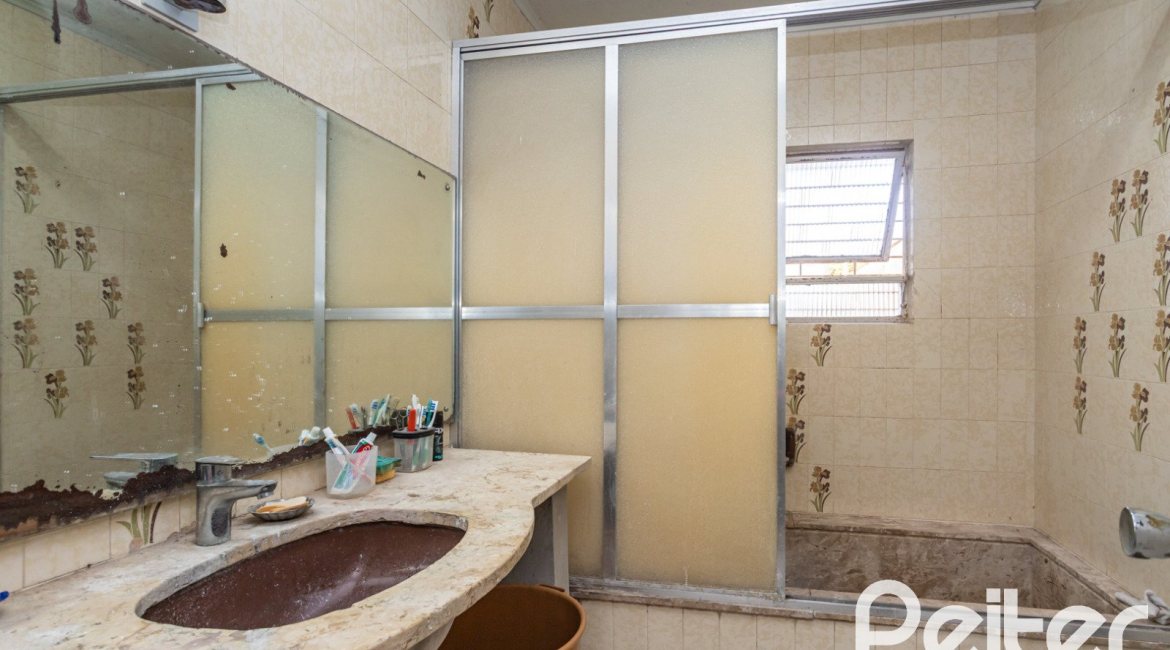 Casa em Condomínio à venda com 323m², 5 dormitórios, 1 suíte, 4 vagas, no bairro Tristeza em Porto Alegre