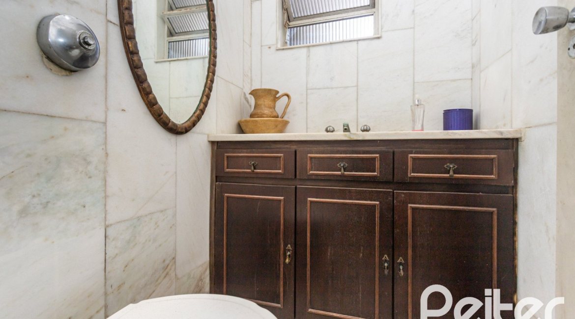 Casa em Condomínio à venda com 323m², 5 dormitórios, 1 suíte, 4 vagas, no bairro Tristeza em Porto Alegre
