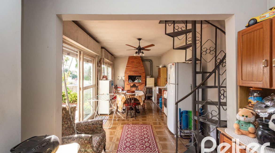 Casa em Condomínio à venda com 323m², 5 dormitórios, 1 suíte, 4 vagas, no bairro Tristeza em Porto Alegre