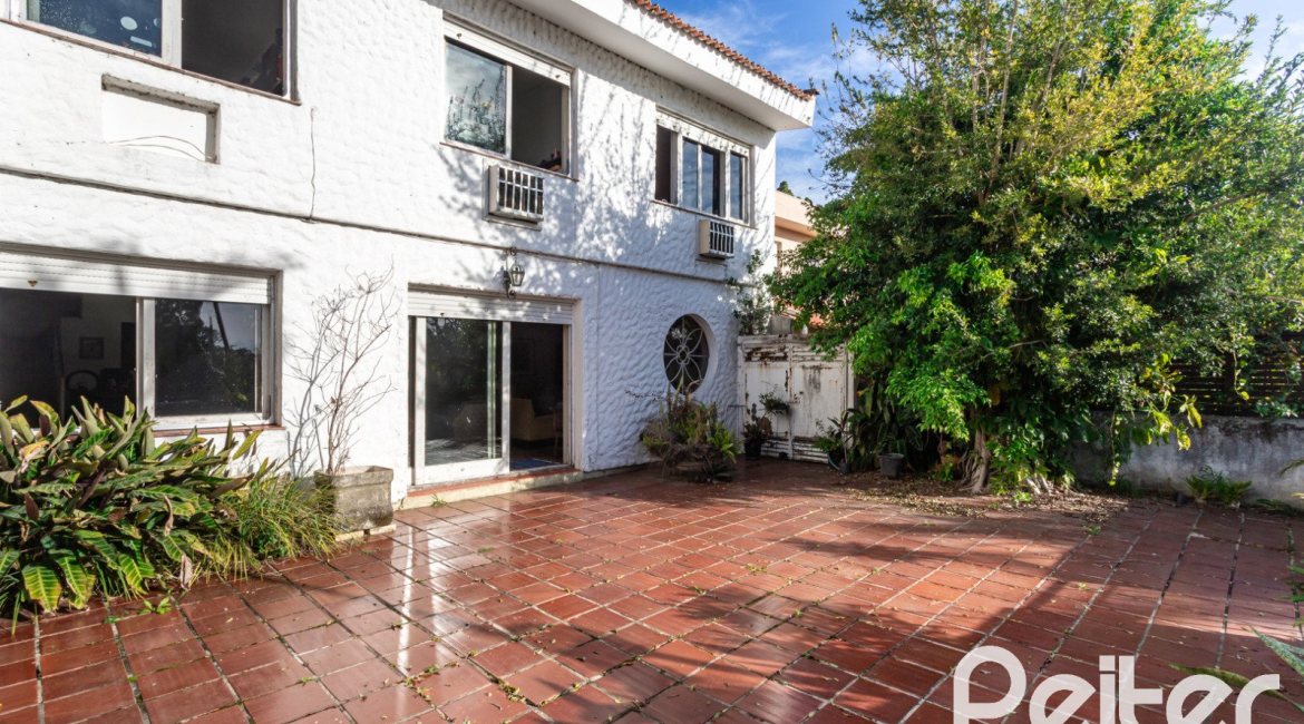 Casa em Condomínio à venda com 323m², 5 dormitórios, 1 suíte, 4 vagas, no bairro Tristeza em Porto Alegre