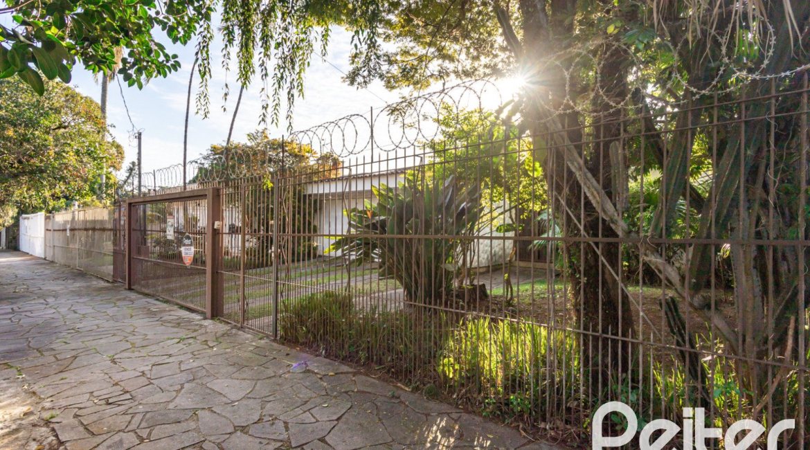 Casa em Condomínio à venda com 323m², 5 dormitórios, 1 suíte, 4 vagas, no bairro Tristeza em Porto Alegre