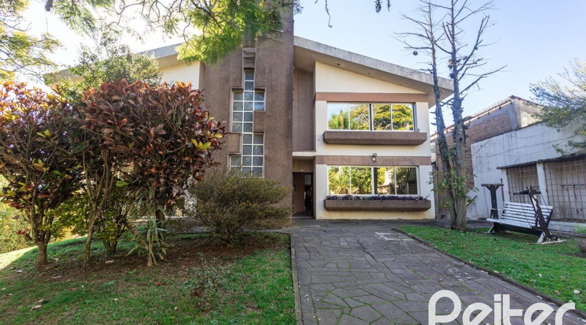 Casa à venda com 1130m², 23 dormitórios, 20 vagas, no bairro Vila Conceição em Porto Alegre