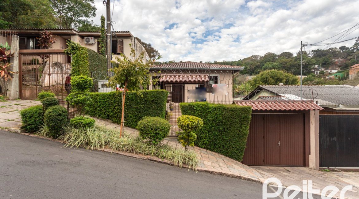 Casa à venda com 338m², 4 dormitórios, 1 suíte, 2 vagas, no bairro Vila Conceição em Porto Alegre