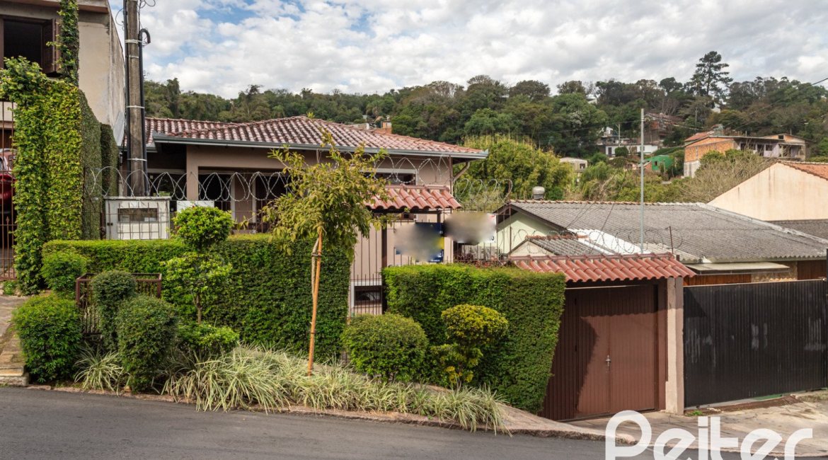 Casa à venda com 338m², 4 dormitórios, 1 suíte, 2 vagas, no bairro Vila Conceição em Porto Alegre