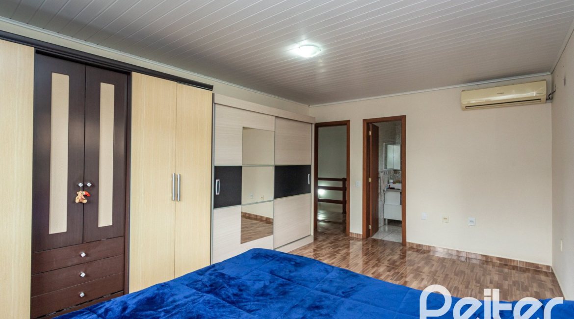 Casa à venda com 338m², 4 dormitórios, 1 suíte, 2 vagas, no bairro Vila Conceição em Porto Alegre