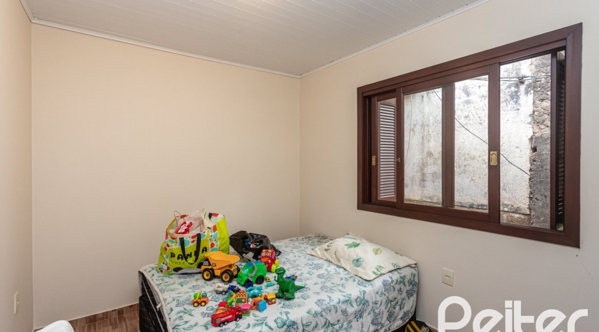 Casa à venda com 338m², 4 dormitórios, 1 suíte, 2 vagas, no bairro Vila Conceição em Porto Alegre