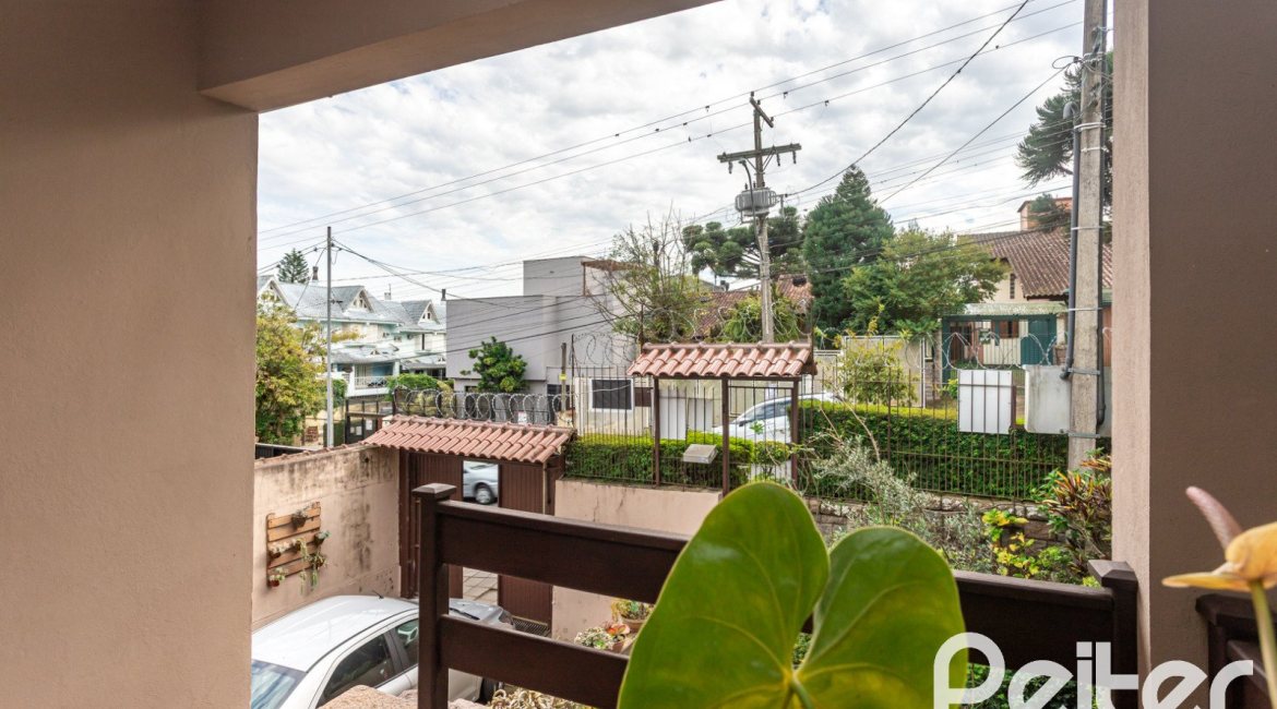 Casa à venda com 338m², 4 dormitórios, 1 suíte, 2 vagas, no bairro Vila Conceição em Porto Alegre