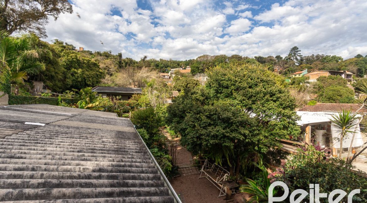 Casa à venda com 338m², 4 dormitórios, 1 suíte, 2 vagas, no bairro Vila Conceição em Porto Alegre