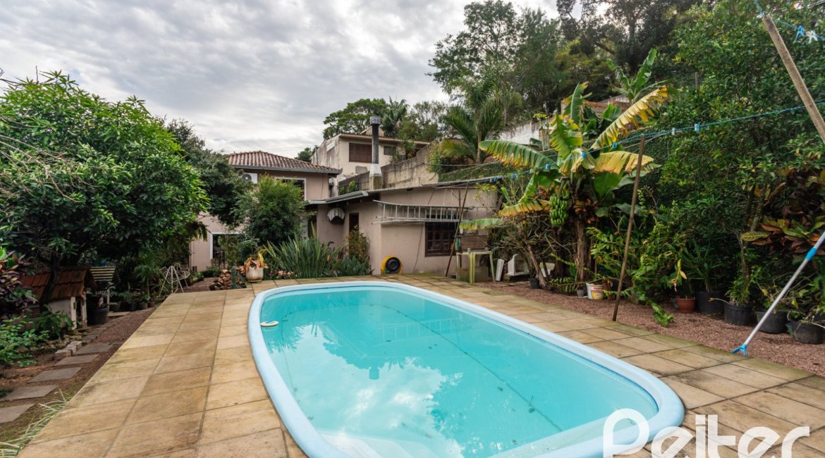 Casa à venda com 338m², 4 dormitórios, 1 suíte, 2 vagas, no bairro Vila Conceição em Porto Alegre