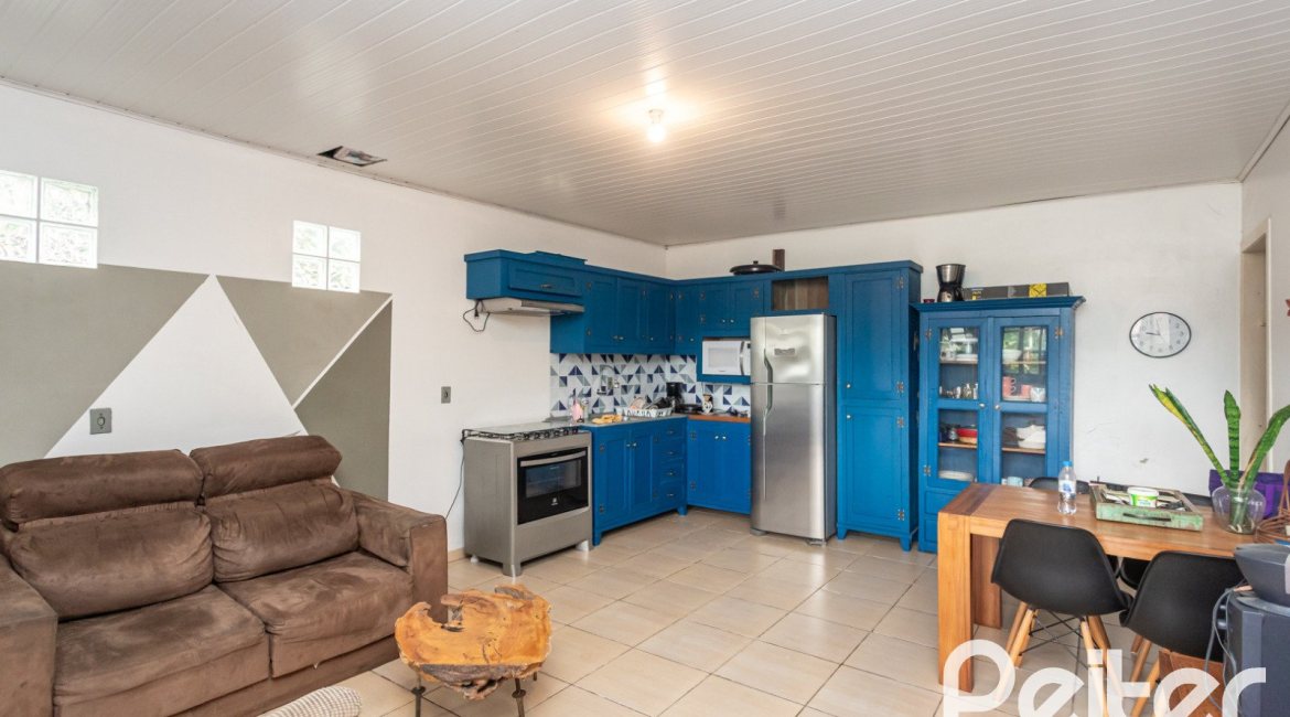 Casa à venda com 338m², 4 dormitórios, 1 suíte, 2 vagas, no bairro Vila Conceição em Porto Alegre