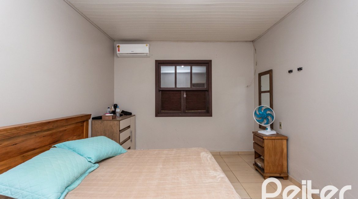 Casa à venda com 338m², 4 dormitórios, 1 suíte, 2 vagas, no bairro Vila Conceição em Porto Alegre