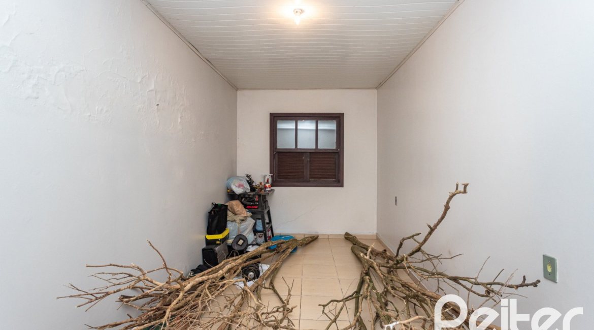 Casa à venda com 338m², 4 dormitórios, 1 suíte, 2 vagas, no bairro Vila Conceição em Porto Alegre