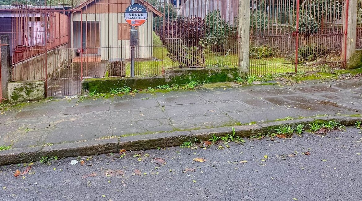 Terreno à venda com 357m², no bairro Tristeza em Porto Alegre