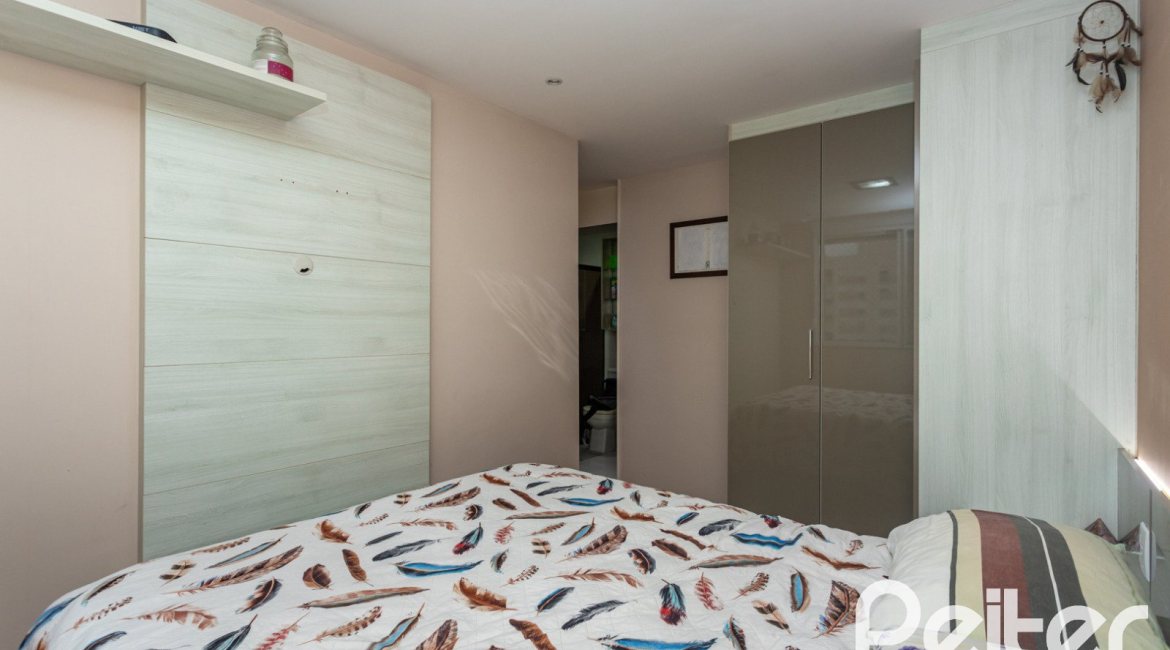 Apartamento à venda com 67m², 3 dormitórios, 1 suíte, 2 vagas, no bairro Tristeza em PORTO ALEGRE