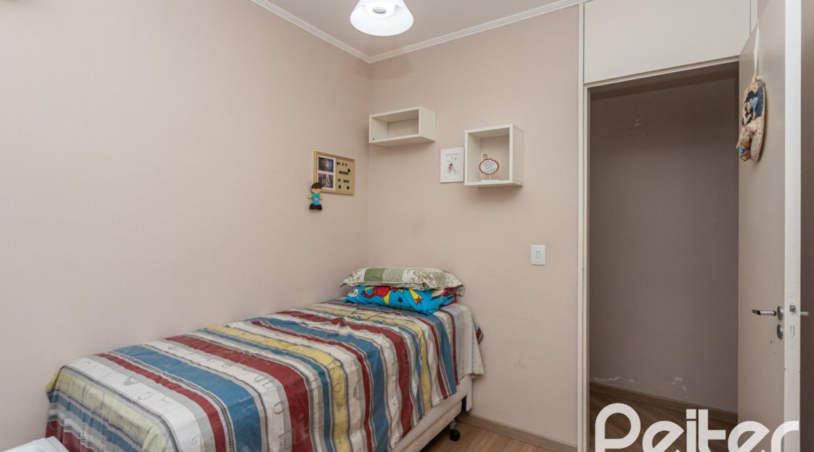 Apartamento à venda com 67m², 3 dormitórios, 1 suíte, 2 vagas, no bairro Tristeza em PORTO ALEGRE