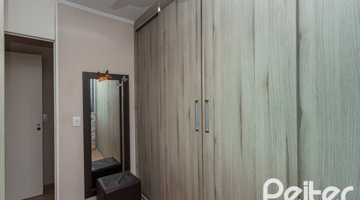 Apartamento à venda com 67m², 3 dormitórios, 1 suíte, 2 vagas, no bairro Tristeza em PORTO ALEGRE