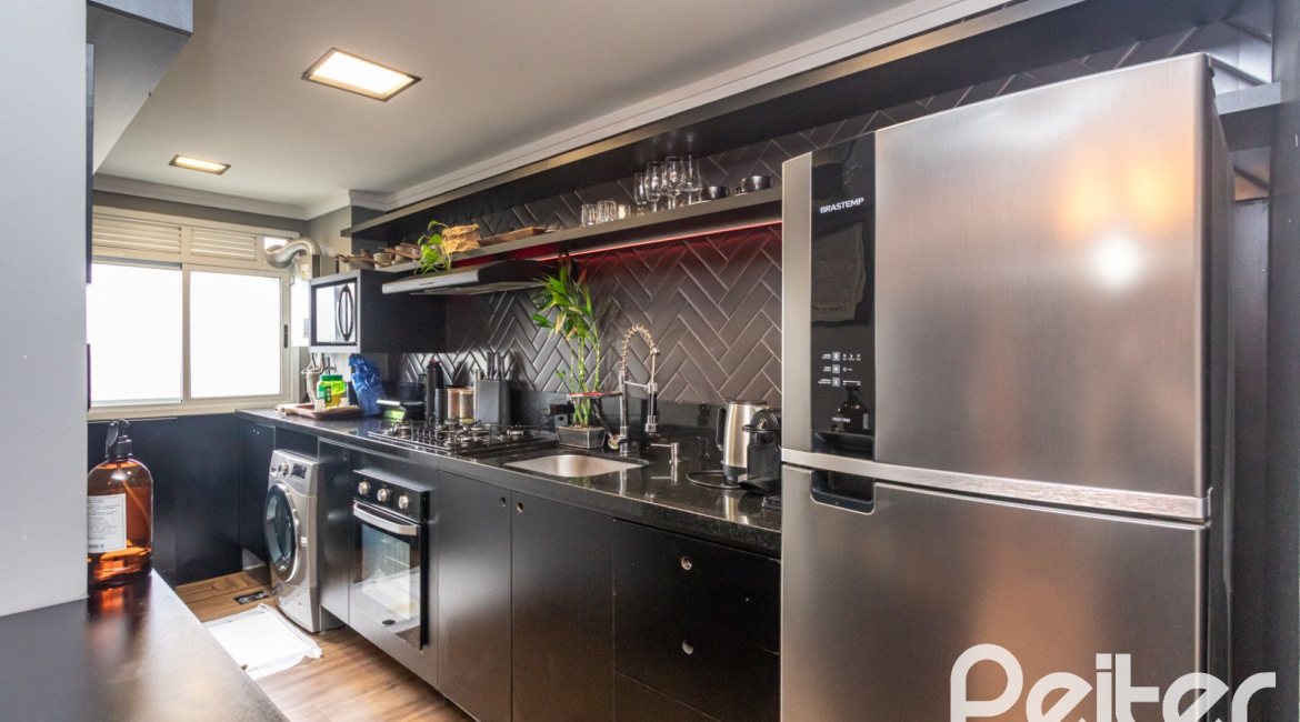 Apartamento à venda com 65m², 2 dormitórios, 1 suíte, 1 vaga, no bairro Cristal em PORTO ALEGRE