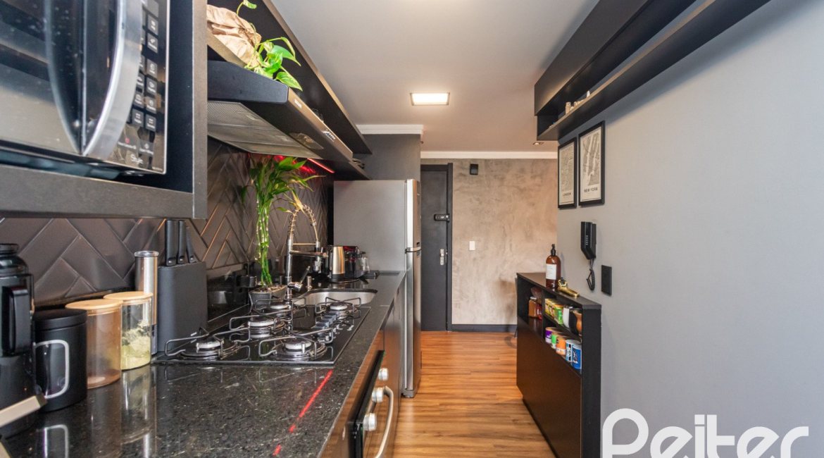 Apartamento à venda com 65m², 2 dormitórios, 1 suíte, 1 vaga, no bairro Cristal em PORTO ALEGRE
