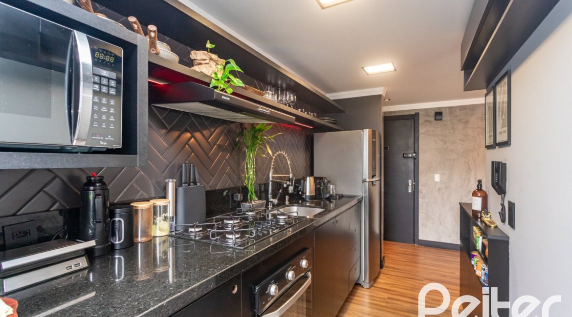 Apartamento à venda com 65m², 2 dormitórios, 1 suíte, 1 vaga, no bairro Cristal em PORTO ALEGRE