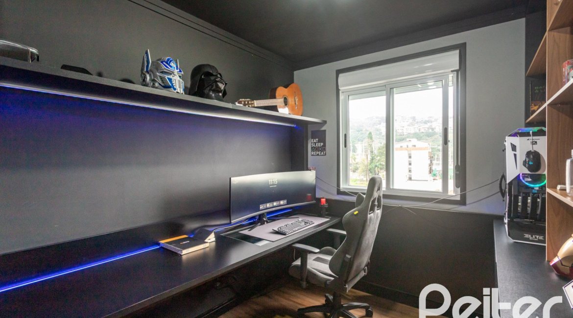 Apartamento à venda com 65m², 2 dormitórios, 1 suíte, 1 vaga, no bairro Cristal em PORTO ALEGRE