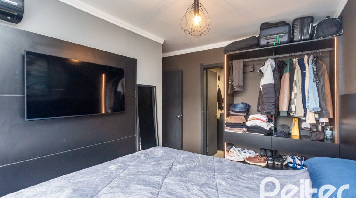 Apartamento à venda com 65m², 2 dormitórios, 1 suíte, 1 vaga, no bairro Cristal em PORTO ALEGRE