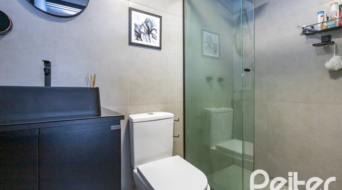 Apartamento à venda com 65m², 2 dormitórios, 1 suíte, 1 vaga, no bairro Cristal em PORTO ALEGRE