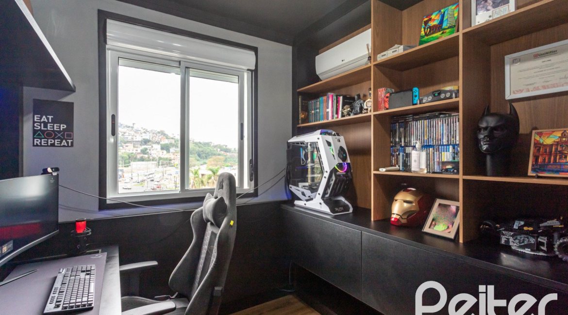 Apartamento à venda com 65m², 2 dormitórios, 1 suíte, 1 vaga, no bairro Cristal em PORTO ALEGRE