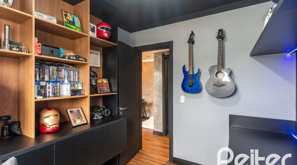 Apartamento à venda com 65m², 2 dormitórios, 1 suíte, 1 vaga, no bairro Cristal em PORTO ALEGRE