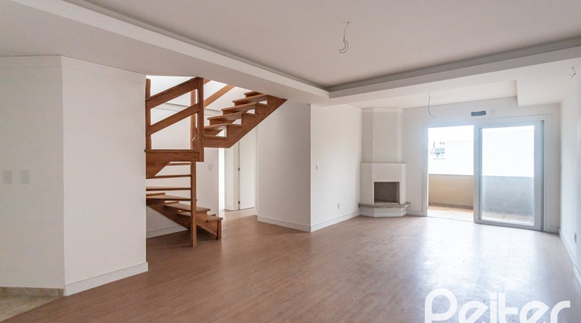 Cobertura à venda com 144m², 3 dormitórios, 1 suíte, 2 vagas, no bairro Menino Deus em Porto Alegre