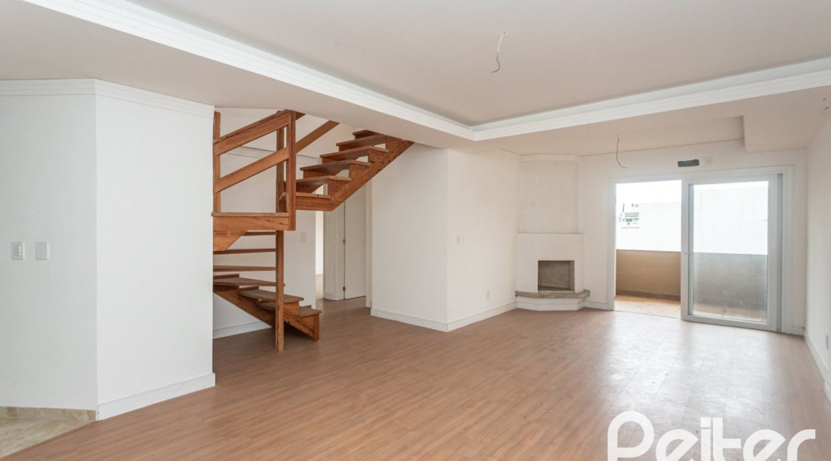 Cobertura à venda com 144m², 3 dormitórios, 1 suíte, 2 vagas, no bairro Menino Deus em Porto Alegre