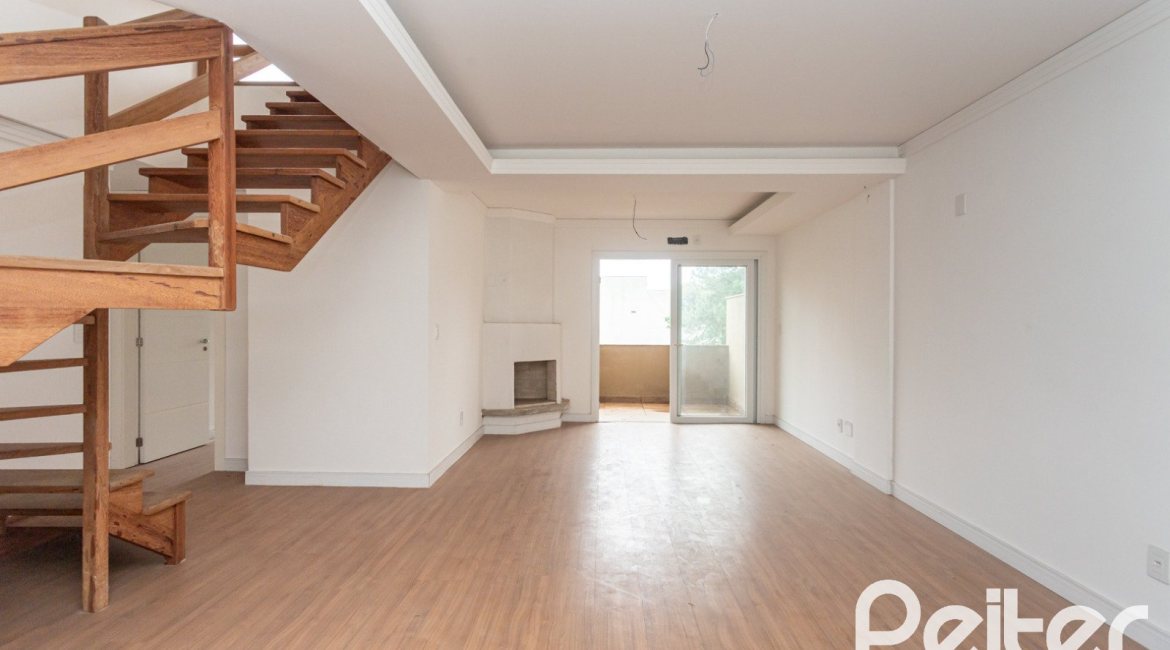 Cobertura à venda com 144m², 3 dormitórios, 1 suíte, 2 vagas, no bairro Menino Deus em Porto Alegre