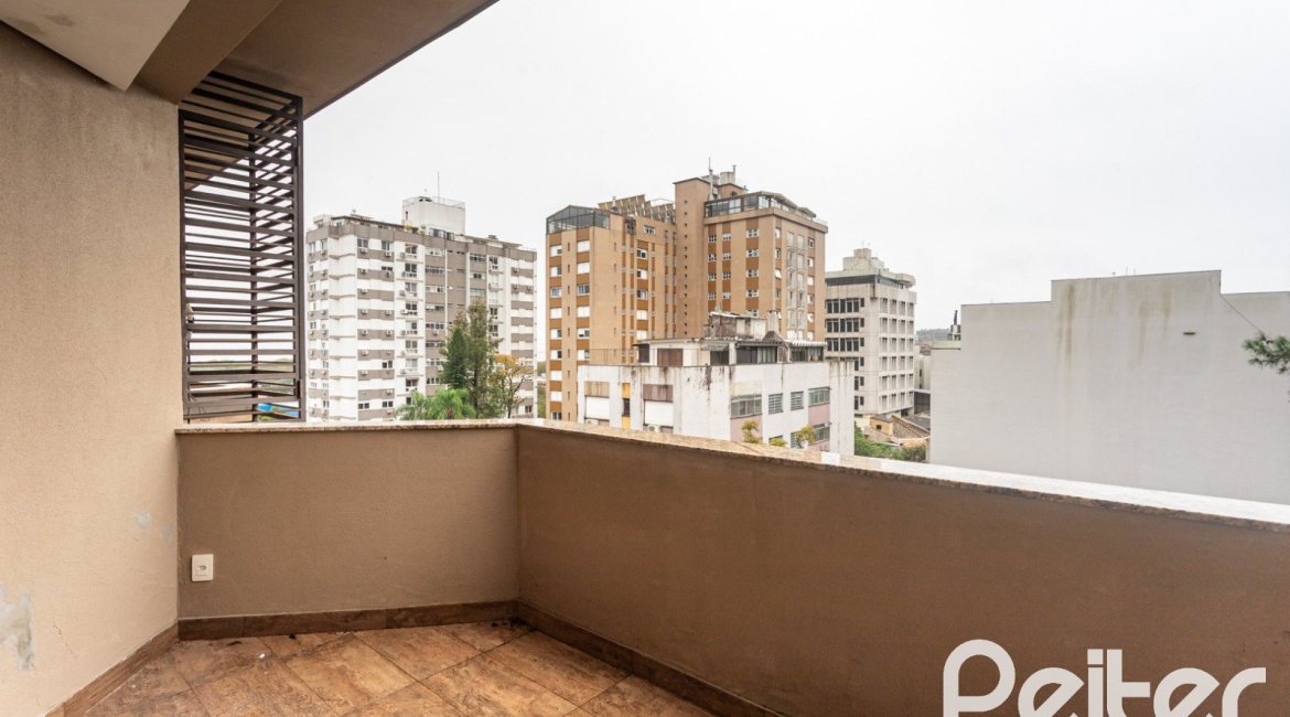 Cobertura à venda com 144m², 3 dormitórios, 1 suíte, 2 vagas, no bairro Menino Deus em Porto Alegre