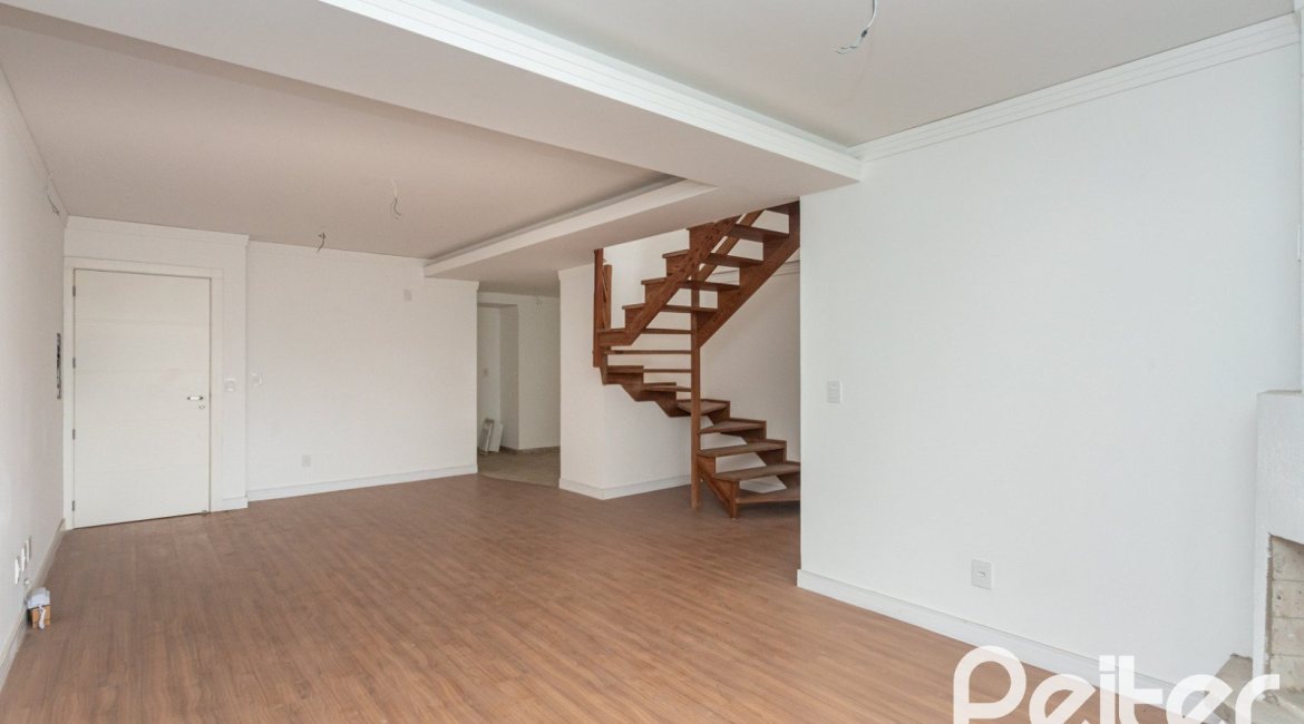 Cobertura à venda com 144m², 3 dormitórios, 1 suíte, 2 vagas, no bairro Menino Deus em Porto Alegre