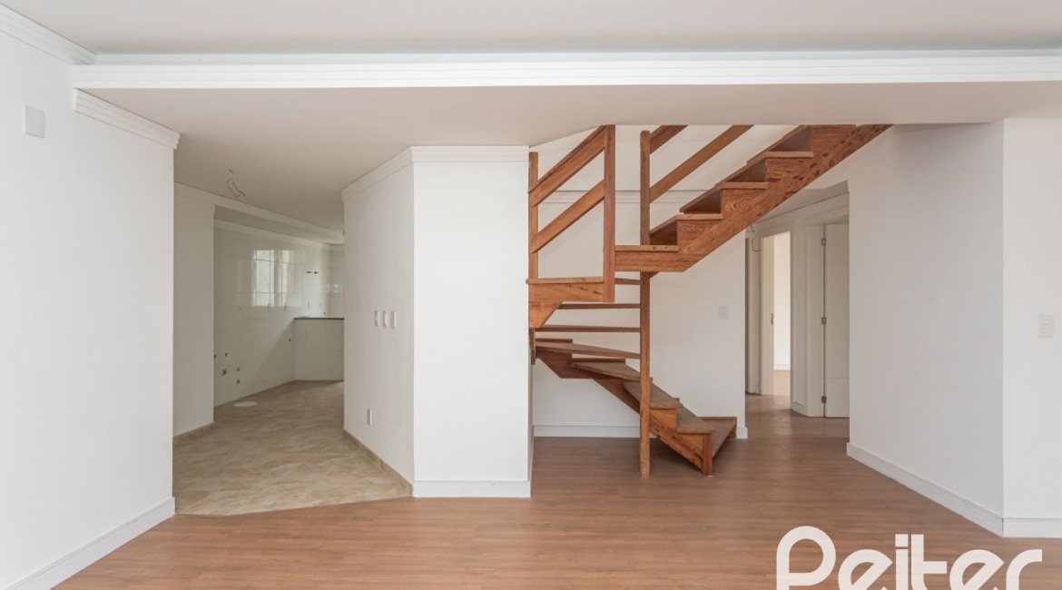 Cobertura à venda com 144m², 3 dormitórios, 1 suíte, 2 vagas, no bairro Menino Deus em Porto Alegre