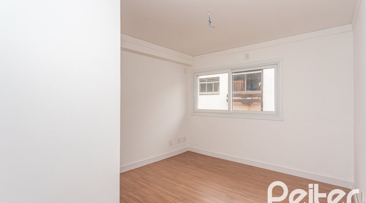 Cobertura à venda com 144m², 3 dormitórios, 1 suíte, 2 vagas, no bairro Menino Deus em Porto Alegre