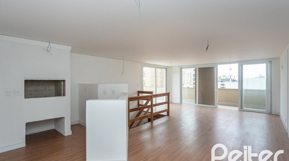 Cobertura à venda com 144m², 3 dormitórios, 1 suíte, 2 vagas, no bairro Menino Deus em Porto Alegre