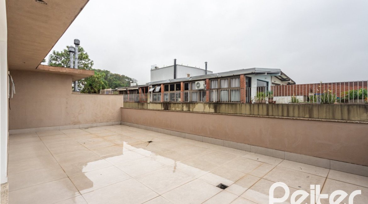 Cobertura à venda com 144m², 3 dormitórios, 1 suíte, 2 vagas, no bairro Menino Deus em Porto Alegre