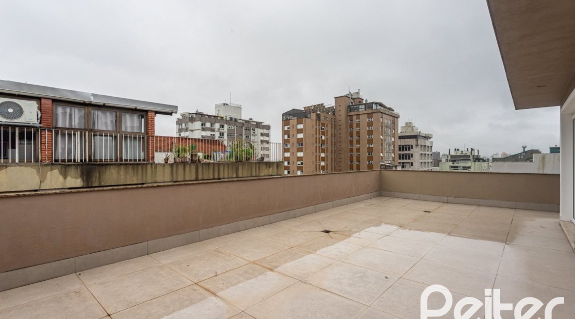Cobertura à venda com 144m², 3 dormitórios, 1 suíte, 2 vagas, no bairro Menino Deus em Porto Alegre