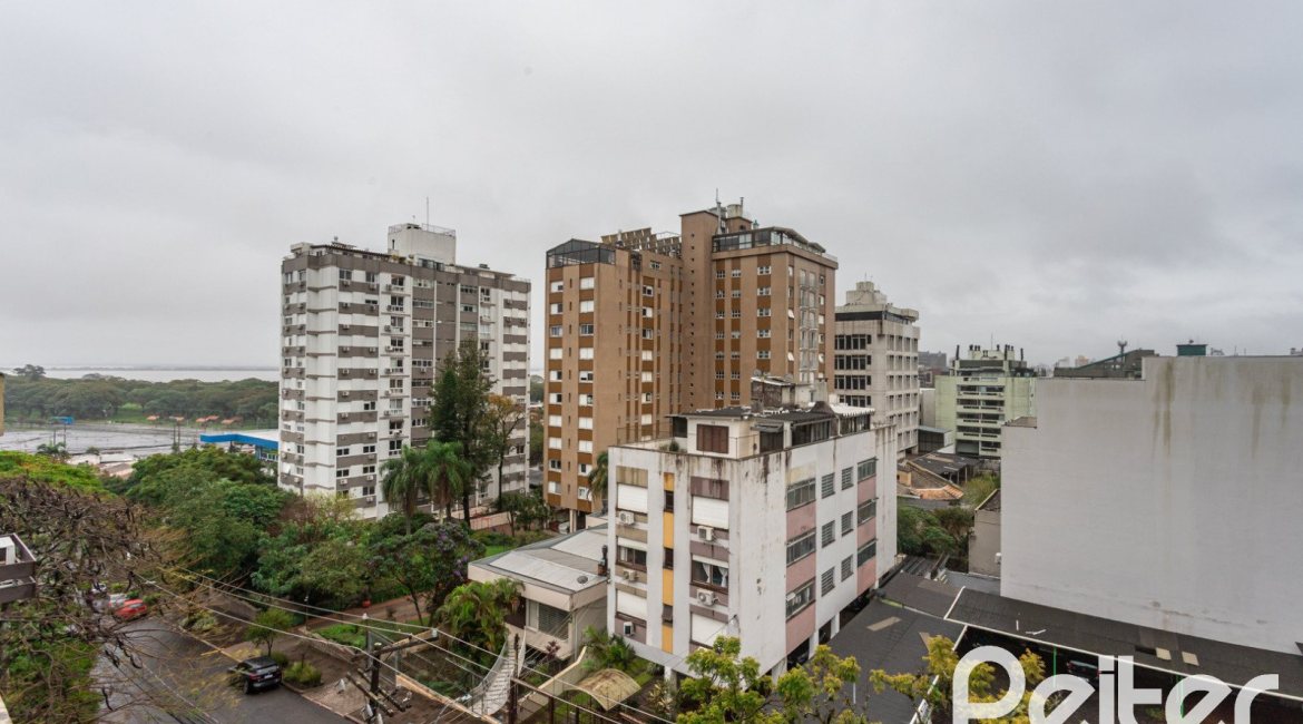 Cobertura à venda com 144m², 3 dormitórios, 1 suíte, 2 vagas, no bairro Menino Deus em Porto Alegre