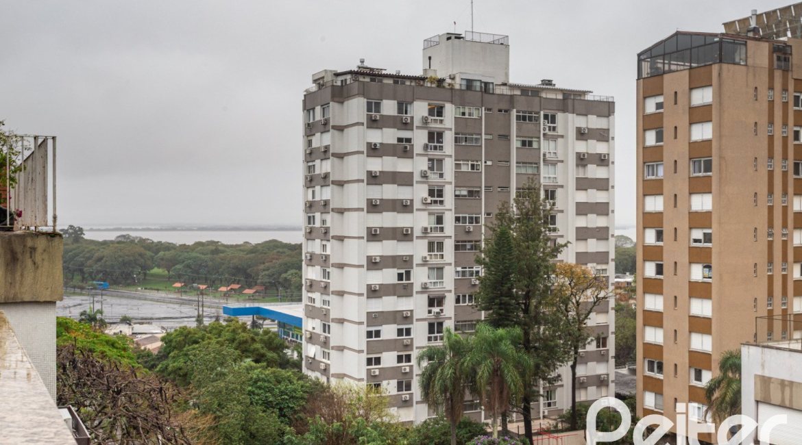 Cobertura à venda com 144m², 3 dormitórios, 1 suíte, 2 vagas, no bairro Menino Deus em Porto Alegre