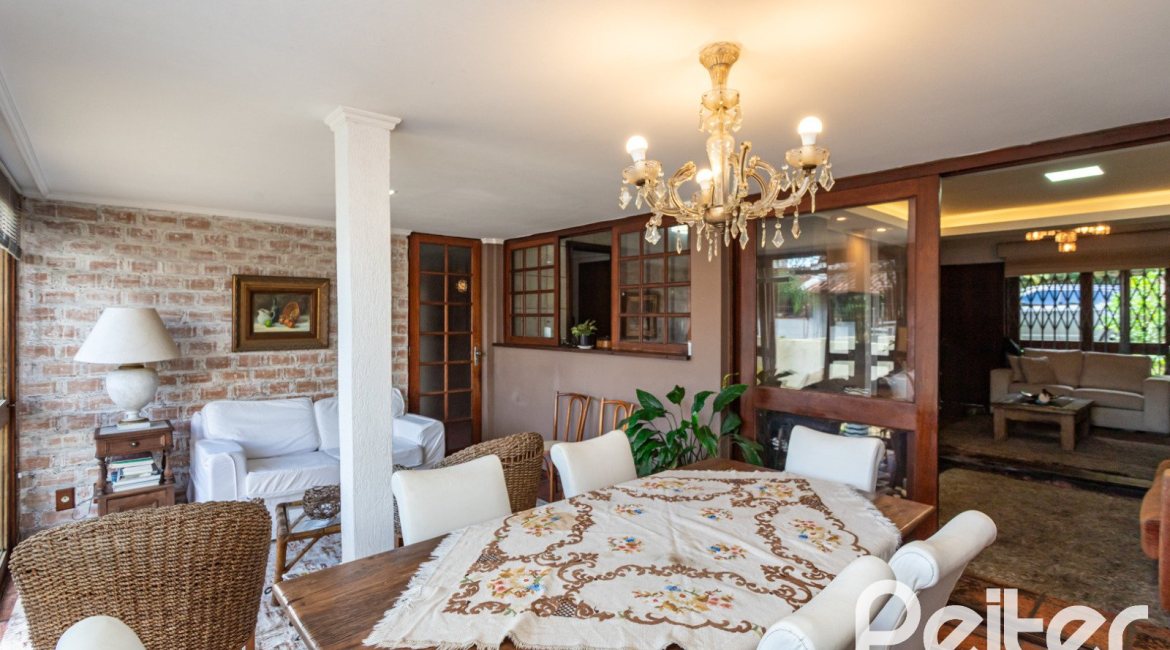 Casa em Condomínio à venda com 250m², 3 dormitórios, 1 suíte, 2 vagas, no bairro Ipanema em Porto Alegre