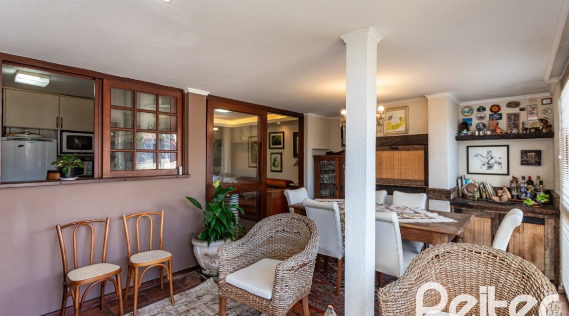 Casa em Condomínio à venda com 250m², 3 dormitórios, 1 suíte, 2 vagas, no bairro Ipanema em Porto Alegre