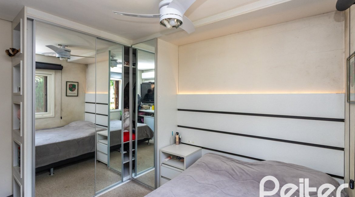Casa em Condomínio à venda com 250m², 3 dormitórios, 1 suíte, 2 vagas, no bairro Ipanema em Porto Alegre