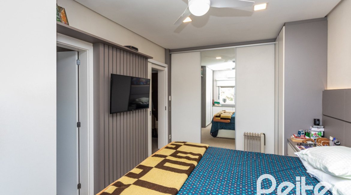 Casa em Condomínio à venda com 250m², 3 dormitórios, 1 suíte, 2 vagas, no bairro Ipanema em Porto Alegre