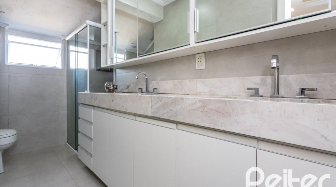 Casa em Condomínio à venda com 250m², 3 dormitórios, 1 suíte, 2 vagas, no bairro Ipanema em Porto Alegre