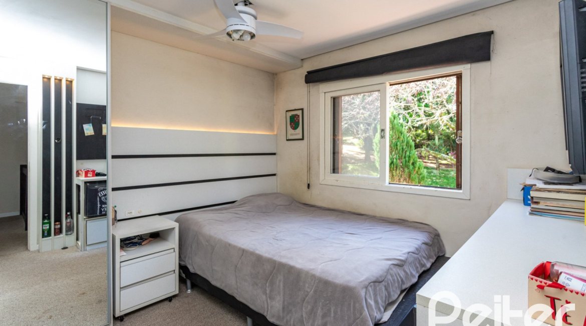 Casa em Condomínio à venda com 250m², 3 dormitórios, 1 suíte, 2 vagas, no bairro Ipanema em Porto Alegre