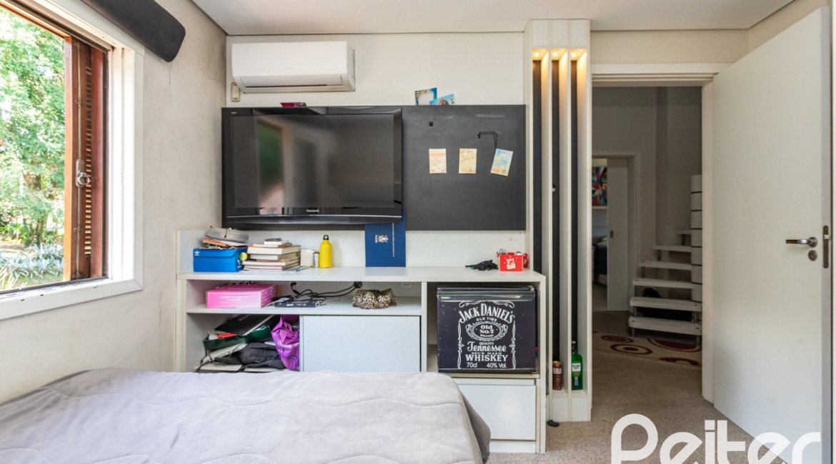 Casa em Condomínio à venda com 250m², 3 dormitórios, 1 suíte, 2 vagas, no bairro Ipanema em Porto Alegre